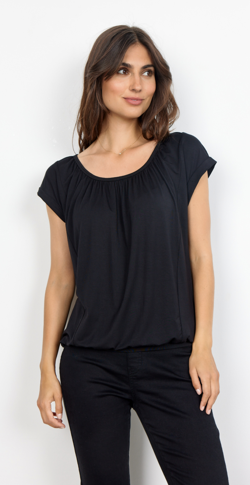 SOPHIA | COMFORTABELE BLOUSE MET RONDE HALS ZWART